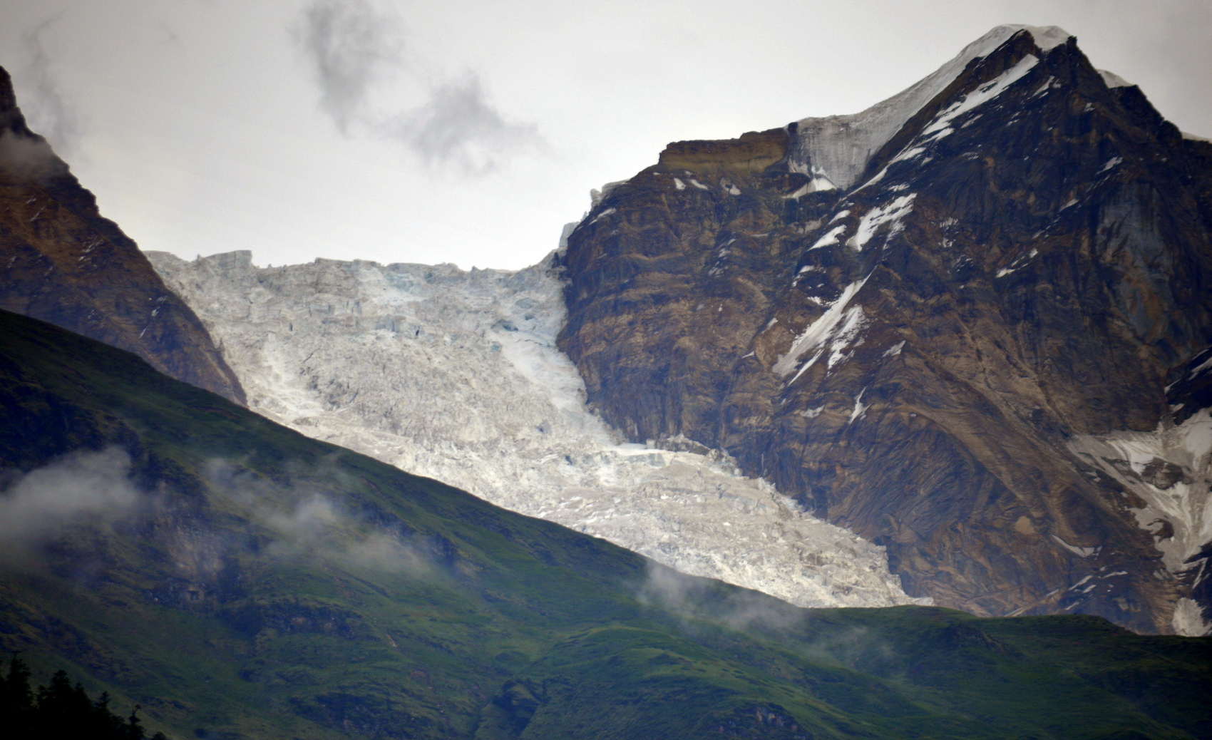 Dhaulagiri Icefall above the Kali Gandaki Valley